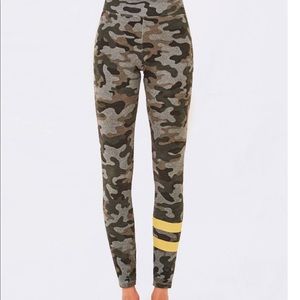Sundry Camo Leggings